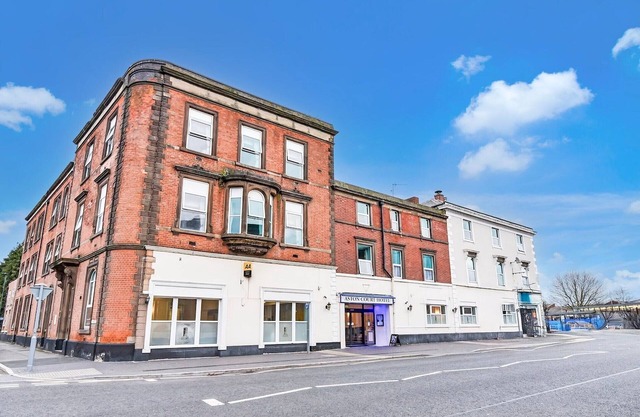 Aston Court Derby City Centre Deluxe Double Room