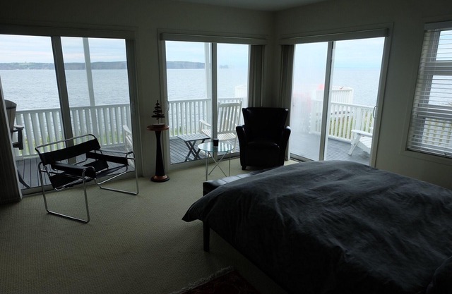 At Ocean's Edge - Beautiful Views and Modern Conveniences