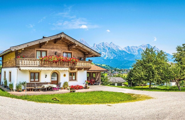 Cosy apartment in villa for 4 people with TV, balcony and panoramic view