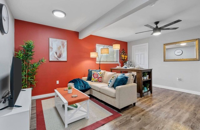 AT&T Walkable, Joy-Filled & Comfy! 1BD Unit