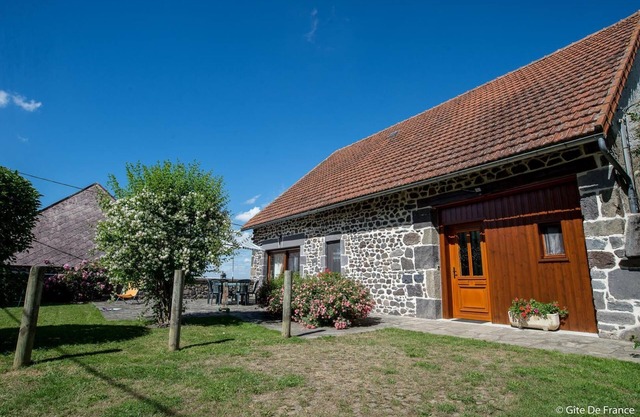 AT THE BARN - PERPEZAT