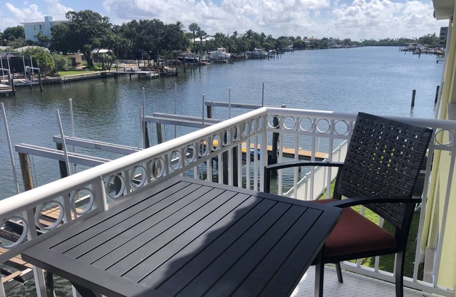 At the Beach- Waterfront with Balcony-Updated 7/23