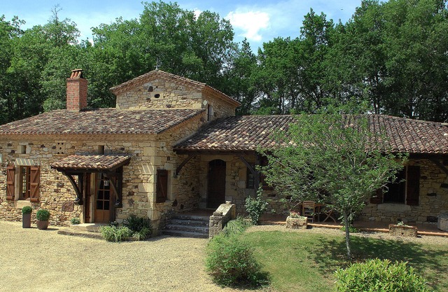 At the gates of Périgord, magnificent stone house, calm and relaxing.