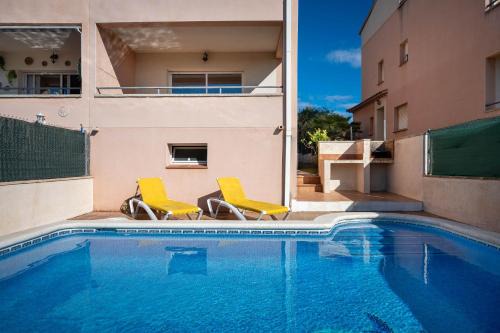 AT130 Casa con piscina privada, aire acondicionado y garaje
