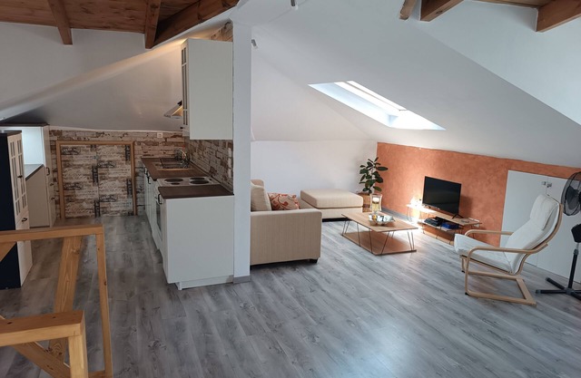 ATH AIRPORT LOFT PAIANIA