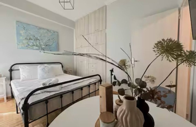 Athenian Cosy Getaway