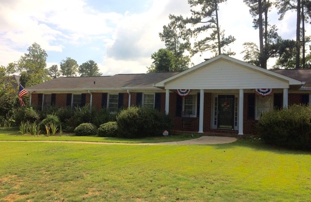 Athens Beechwood Hills 3BR/2BA ~ Great for Gameday Weekends, Graduation, etc!