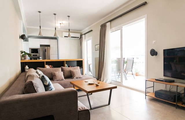 AthenSunapartment Top floor/5" metro