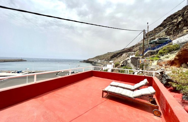 Atico de 2 dormitorios con vista al Mar, a 100 m de playa