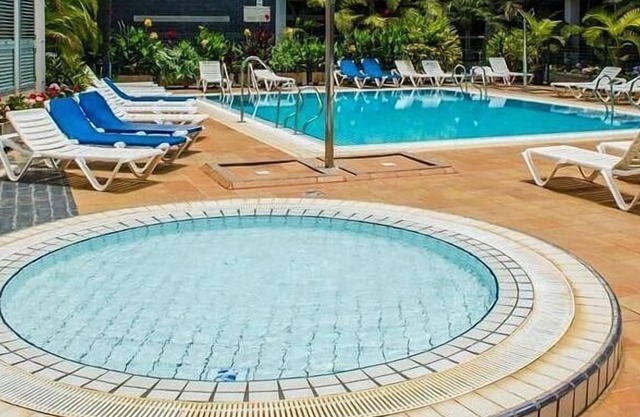 Atico "Turquesa Beach" con piscina y wifi