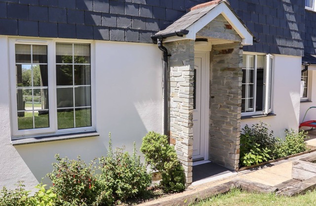 ATLANTIC VIEW APARTMENT, pet friendly in Bude