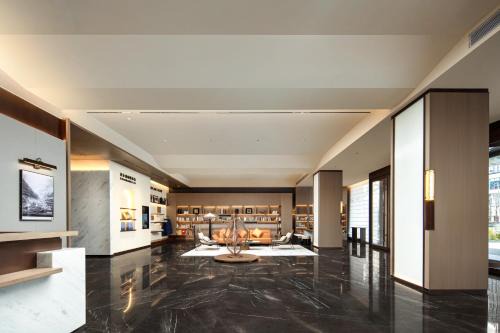 Atour Hotel Chongqing Kaizhou Pedestrian Street