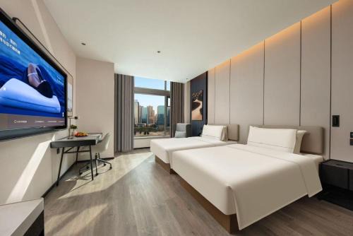 Atour Hotel Cixi Hangzhou Bay New Area Jilijihao Commercial Plaza