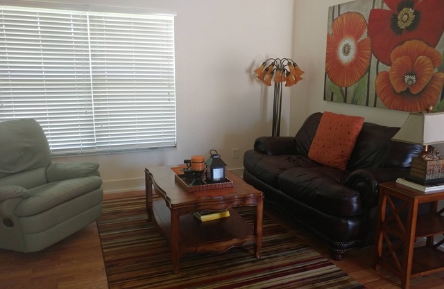 Attached villa close to beaches, shopping, and restaurants.