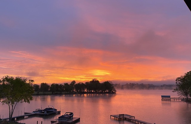 Attention Bass Anglers! 1 bedroom, 1.5 bath basement apartment w/full kitchen!