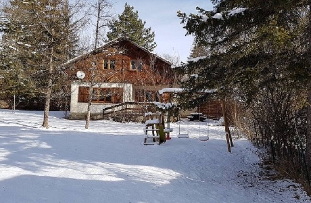Attractive family chalet sleeps 10 to 12 in Val d'Allos