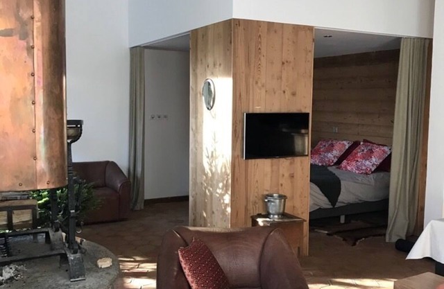 atypical loft in the heart of the village in a haven of peace with parking
