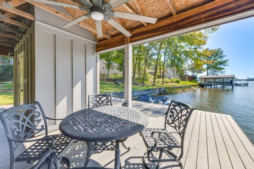 Auburn Game Day Getaway on Lake Martin with Dock!
