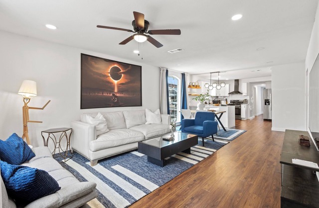Auburn Haven: Spacious Retreat w/Modern Comforts