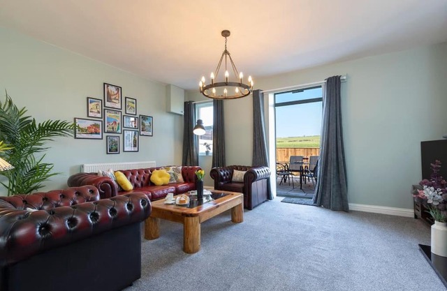 Auckland View - a comfy & spacious 4bed with views