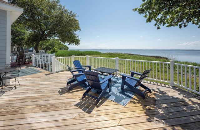 Audubon Oasis: Soundfront Home, Dog-friendly, New to Rental Program