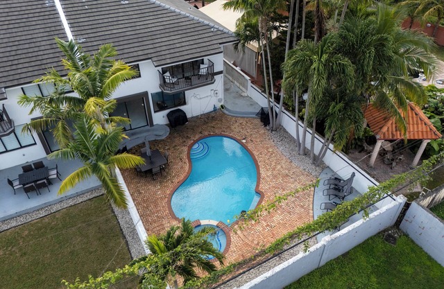 August and September Sale! Private Pool, Grill, Near Coral Gables & MIA Airport