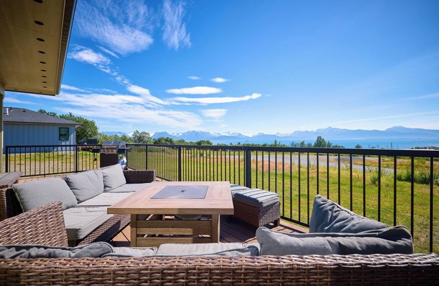 August/September Openings! Glacier and Mountain Views!