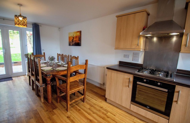 Augusta House - Andover - Large 4 bedroom with garden, near centre