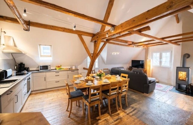 Aunt Agnes House 8 person house with covered courtyard and barbecue