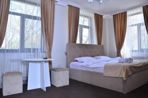 Aura Lux Hotel