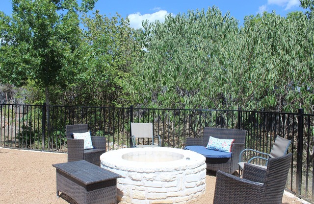 💦Austin Abode - 4 Bedrooms | Pool | Sleeps 11