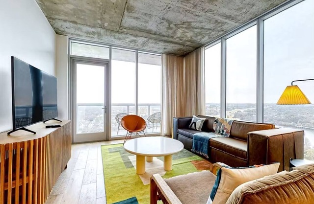Austin Downtown Condo - 1BR Lakeview 23rd-floor