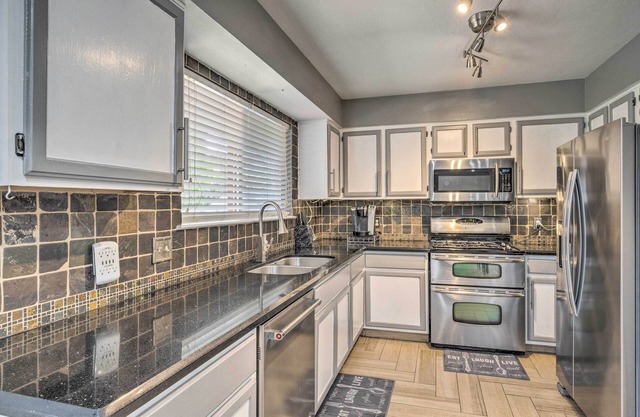 Austin House w/Private Yard - 15 Mi to Downtown!