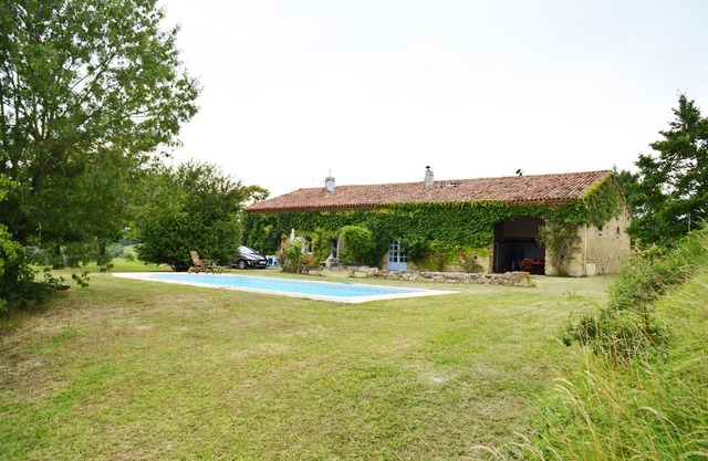 Autan roses, Character Cottage in Lauragais Auriac/Vendinelle