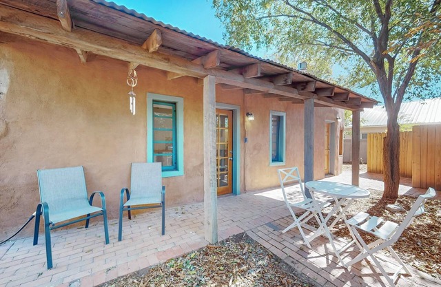 Authentic adobe casita minutes from Old Town