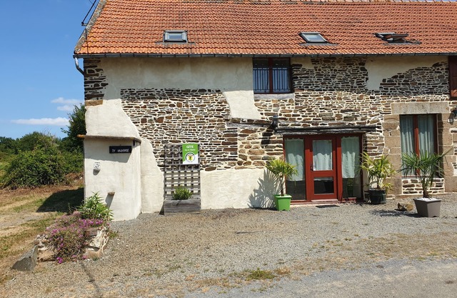 Authentic cottage near the bay of Mont Saint-Michel