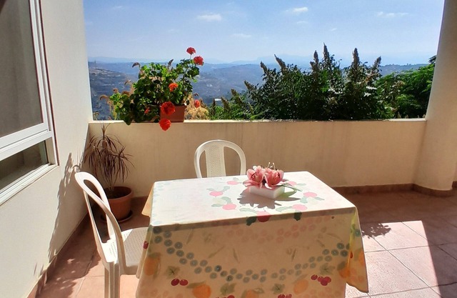 Authentic Lebanon - Charming, welcoming property in the heart of Magdouché