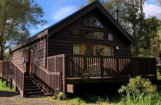 Authentic log cabin close to loch shore, with hot tub & wood burning stove.
