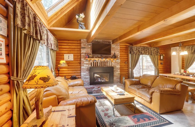 Authentic Log Cabin w/Hot Tub in South Lake Tahoe