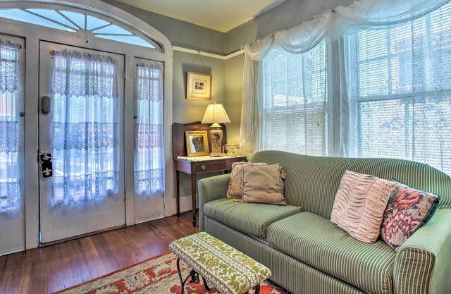 Authentic New Orleans Cottage w/Courtyard!