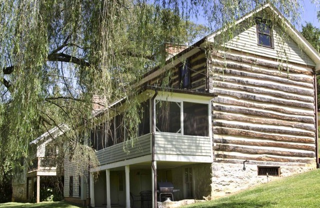 Authentic Waterfront Cabin