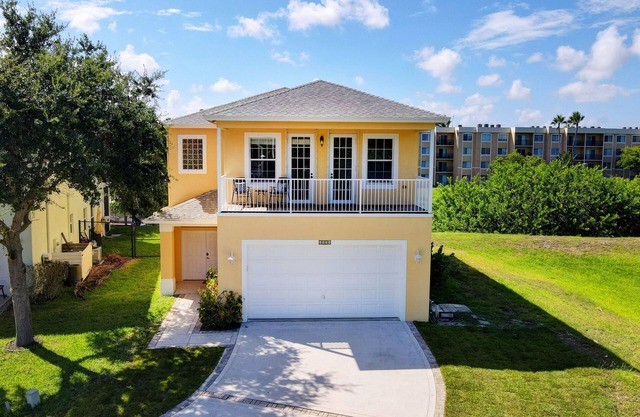 *Avail. Jan.Feb.&Mar! Lake Front & Close to Beach!