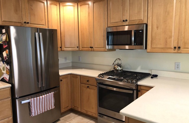 AVAILABLE FOR COMMISSIONING WEEK! Parking, EV charger, and just steps to the Stadium!