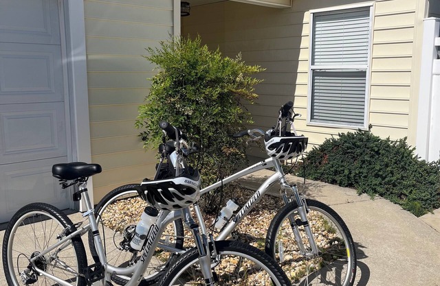 AVAILABLE @The Villages FLA, owner listing- CourtyardVILLA, FENCED YARD for dog