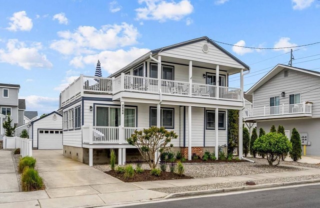 AVALON CLOSE TO BEACH 5 BEDRM 4 BATHS SLEEPS 14