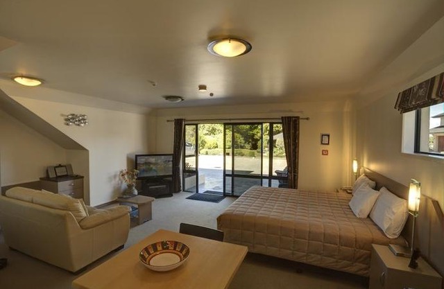 Avalon Manor Motel