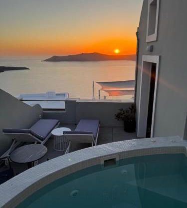 Avant Garde Firostefani