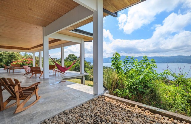 Ave Paraiso - Quiet lake house with epic view