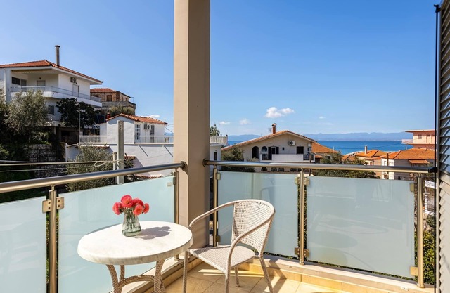 Avia Blue Maisonette - Steps from the Sea
