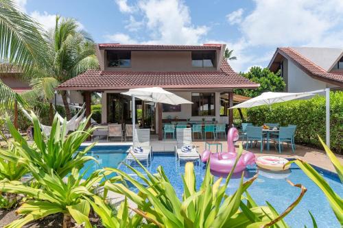 Awaken all your senses in this charming bungalow, situated in the heart of a luxurious seaside resort. A perfect refuge for those looking for comfort and privacy!